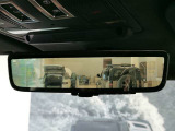 【クリアサイトリアビューモニター】が装備され荷室や後席に乗車してリアガラスが見ずらくなってしまった際にもルーフに付いているカメラでモニターに映し出すことが可能です。