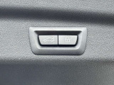 電動リアゲート装備。バンパー下でのキックオープン&クローズ機能も装備です。