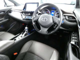 【運転席】運転席周りの画像です。プロの手で隅々までクリーニングしています。ご来店いただき実際に見てみてくださいね☆