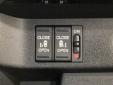 リアドアは乗り降りに便利な両側電動スライドドアです。また運転席に座っていながらスイッチ操作で自在にスライドドアを開け閉めできます。