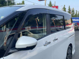 プラスチックバイザーで雨の日も車内換気で気分良くドライブ出来ます