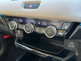 オートエアコンは運転席側と助手席側でそれぞれ自由に温度設定ができます。寒い冬でも快適にドライブできるシートヒーター付きです!