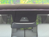 【ホンダセンシング】走行中に前方の車両等を認識し、衝突しそうな時は警報とブレーキで衝突回避と被害軽減をアシスト。より安全にドライブをお楽しみいただけます。