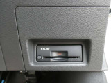 純正ETC2.0付 料金所もスムーズに通れ、割引料金の適用もあります。ビルトインできれいに収まっており、見た目もスマートです。