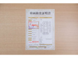 【車両検査証明書】店頭にて、クルマの状態が一目で分かる査証明書を公開中。トヨタ認定検査員が厳しく検査し、状態を点数と図解で表示しています。修復歴はもちろん、傷やヘコミの箇所や程度がご確認いただけます。