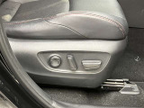 パワーシート搭載。微妙な調整が手軽にでき、最適なポジションで運転することが可能です。