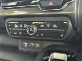 夏でも冬でもお好みの温度に設定しておけば、AUTO ボタンひとつで快適な車内空間へ!風の強さや温度、内外気の切り替えも自動で調整してくれます♪こちらのお車はシートヒーター機能付きです!