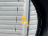 【ブラインドスポットモニター】走行中、ドアミラーの死角になりやすい箇所に後続車が接近するとサイドミラーのレンズに警告を表示!ドライバーに注意喚起をしてくれます。