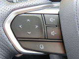 運転中、オーディオの操作をしてて、ハッとしたことはありませんか?ステアリングスイッチは、運転中でもハンドルでオーディオの操作が可能です。安全なドライブをサポートします。