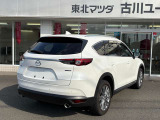 【ブラインド・スポット・モニタリング】隣車線を後方もしくは側方から接近する車両を検知してドアミラーに表示。その状態でのウインカー操作の際には警報音で危険をお知らせ。駐車場からバックで出庫の際にも活躍
