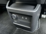 インストセンタートレイ。スマートフォンや小物を置いたり出来ます!USB電源ポート。(TYPE-C2個)