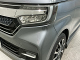 LEDヘッドライトは、点灯の瞬間から最大光量を発揮し、突然暗くなるトンネルなどでの安定感を高めます。