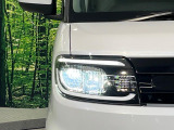 【LEDヘッドライト】悪天候や夜間走行時も良好な視界を確保し安心して運転できる高輝度LEDヘッドライトを装備!点灯速度が早く、消費電力も抑えられています。