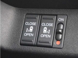 ◆両側電動スライドドア◆狭い駐車場でも乗り降りが楽々♪お子様が隣の車にドアを当ててしまう心配もございません!小さなお子様連れの方もこれで安心。