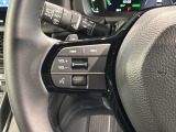 ステアリングにオーディオ操作スイッチが付いています。オーディオ画面に直接タッチしなくても操作が出来ますので、運転に集中できます。