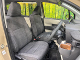 運転席シート廻りは使用感も少なく、良好な状態となっています。前オーナー様が丁寧に使っていたことがよくわかりますね。