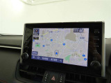 9インチのディスプレイオーディオ装着です。スマホとの通信で様々なサービスが楽しめます。TV視聴にも対応しています。