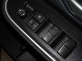 電動格納式ドアミラー・パワーウインドウを装備しています。
