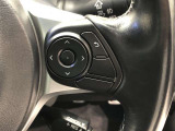 【ステアリングスイッチ】右です。ハンドルから手を離さず、運転に集中したまま手元でマルチインフォメーションディスプレイ内の表示切替などができます。
