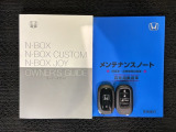 スマートキーは鍵をバッグに入れたままでもドアロックの開閉やエンジンのON・OFFができます。夜間や雨の日も鍵を探さなくて良いので便利です。