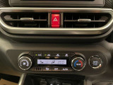 オートエアコン♪お好みの温度に設定するだけで車内を快適空間にしてくれますよ♪