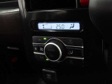 車内の温度管理に便利なオートエアコン☆