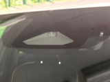 【トヨタセーフティセンス】走行中に前方の車両等を認識し、衝突しそうな時は警報とブレーキで衝突回避と被害軽減をアシスト。より安全にドライブをお楽しみいただけます。