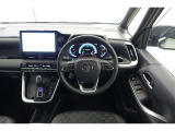 スポーティームード溢れる運転席周りですね。 クイックなドライビングに対応できるよな運転席回りになっています。 ドライブがますます楽しくなりますね!