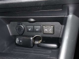寒い時期には大活躍の【シートヒーター】付き車両です、冬場乗り始めなかなか暖房が効かなくても座面の部分が温かくなってくれて大助かり!!