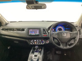 車内は光触媒抗菌消臭施工済です。スタイリッシュなデザインでスポーティなインパネ周りを演出します。グローブボックスやカップホルダーのほかにトレーなどたくさんの収納スペースが付いています。