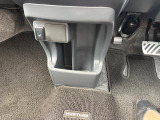 センターにドリンクホルダーがあります。