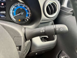 オートライト機能付きです♪またハイビームアシストで、先行車または対向車や周囲の明るさなどに応じ、自動的にハイビーム(上向き)とロービーム(下向き)を切り替えます♪