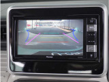 【バックカメラ】駐車が苦手な方でも安心してお乗りいただけます。リバース連動で画面が切り替わるのでとっても便利です。今や後方確認の必須アイテムですよね。