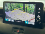 【バックカメラ】駐車時に後方がリアルタイム映像で確認できます。大型商業施設や立体駐車場での駐車時や、夜間のバック時に大活躍!運転スキルに関わらず、今や必須となった装備のひとつです!