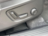 【パワーシート】スイッチ一つで簡単にシート位置の微調整が可能!電動だから力もいりません!自分に最適なシートポジションにセットして、快適なドライブをお楽しみください。