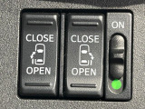 【両側パワースライドドア】スマートキーや運転席のスイッチで後席両側スライドドアの開閉が可能♪電動だから力を入れてドアを開ける必要が無く、小さなお子様でも簡単に開け閉めでき快適です♪