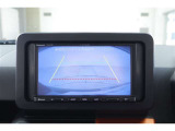 バックカメラが付いているので後方確認が非常にしやすいです。今や運転初心者も熟練者も必須装備!ついていて損はないですね♪