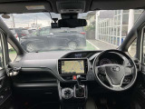 【運転席・インパネまわり】ハンドル・シート・フロアーなど隅々までプロによるクリーニング済み☆彡キレイな車内でドライブが一層快適にお楽しみいただけます!!