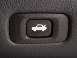 ボタン一つでトランクオープンが可能!車内から操作できる為、非常に便利な装備の一つとなります!
