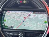 ●純正ナビ:一体感のあるナビは、高級感ある車内を演出してくれます。Bluetooth再生などオーディオ機能も充実しておりますので、運転もより楽しめます♪