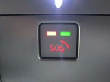 エアバッグ作動時や後突時、もしくは車内のSOSボタンを押した際に緊急通報オペレーターに連携し、救急・警察を手配します。更にオペレーターにも連携、お客様のご要望に応じてロードサービスの手配を行います。