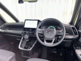 運転席まわりです。 各操作スイッチは使いやすい位置に配置されてます。