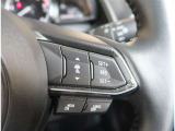 【レーダークルーズコントロール】車速に応じた車間距離を保ちながら、追従走行を支援します。