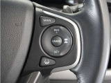 ◆アダプティブクルーズコントロール◆予め設定した車速内でクルマが自動的に加減速。前走車との適切な車間距離を維持しながら追従走行します。【LKAS】車線維持支援システムでステアリング操作を支援。