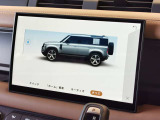 新インフォテイメントシステム「Pivi Pro」に搭載される3Dサラウンドカメラシステム。車輌AIにより車輌を含む周囲の映像を立体的に表示。よりスムーズな駐車や発進が可能となります。