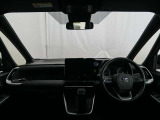 見通しのよいすっきりとした視界で、誰でも運転しやすいです。運転のしやすさは疲れにくさにも繋がりますよ♪