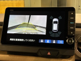 リバースギアに入れるだけで後方の表示へ切り替わります。夜間や雨の日の駐車も楽になりますよ。