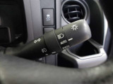 オートライト機能装備です!車外の明るさに応じて、自動的にライトの点灯・消灯をしてくれます♪