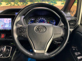 【純正革巻きステアリング】上質な革を使用することで、手にしっかり馴染みとても運転しやすいハンドルです♪