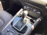 アクセルペダルを踏み込む量や速さに応じて変速パターンをし、人馬一体の運転感覚を発揮してくれる6速オートマ!